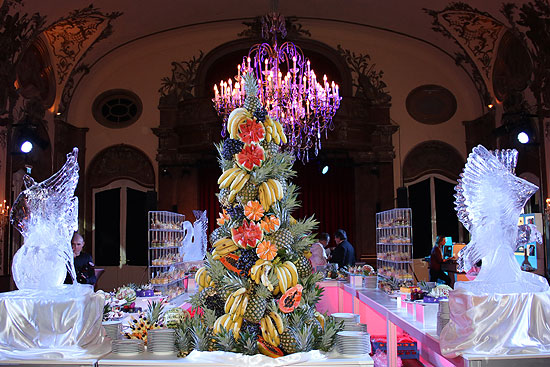 Opulentes Dessert Buffet im Silbersaal des Deutschen Theaters (©foto:Martin Schmitz)